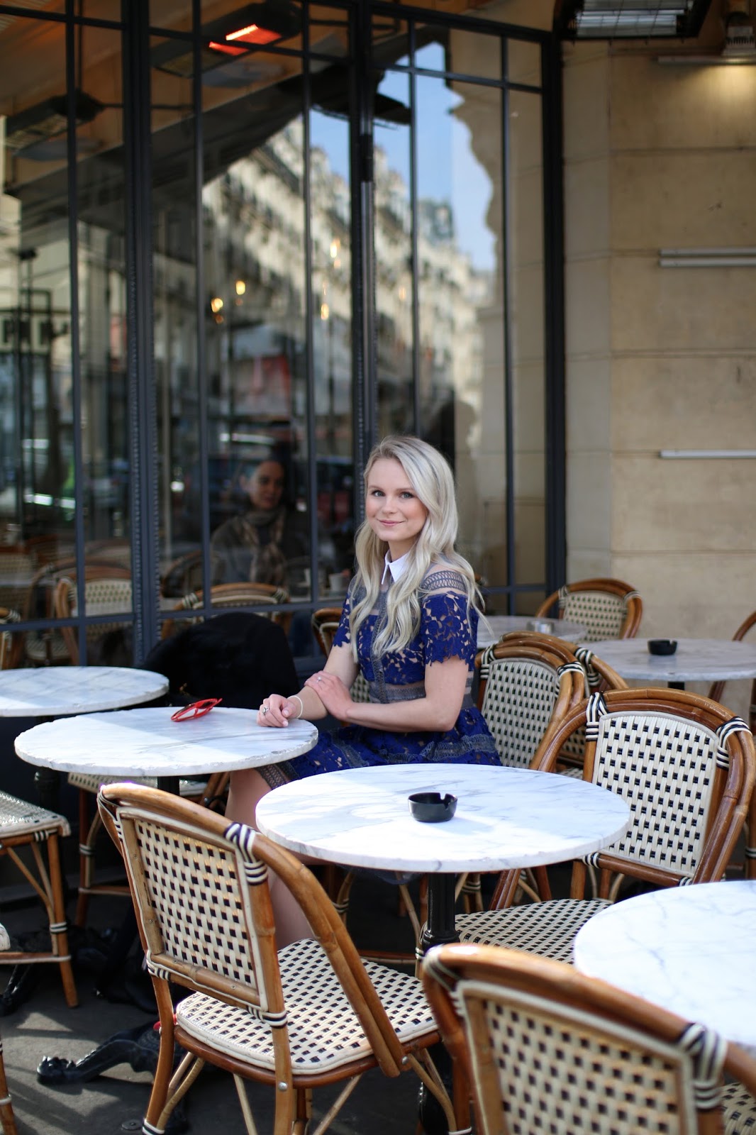 quaint little coffee shops in paris