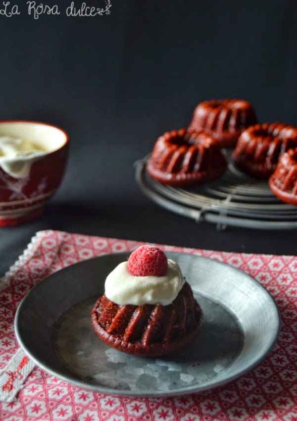 Mini Bundt Cakes Red Velvet