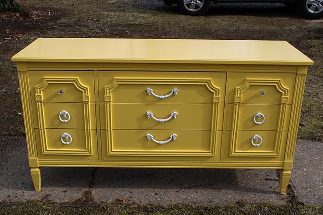 decoro sin decoro: Aparador amarillo