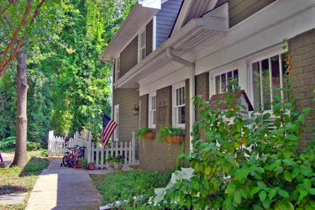 Pretty Old Houses: Charming Brick Cottage
