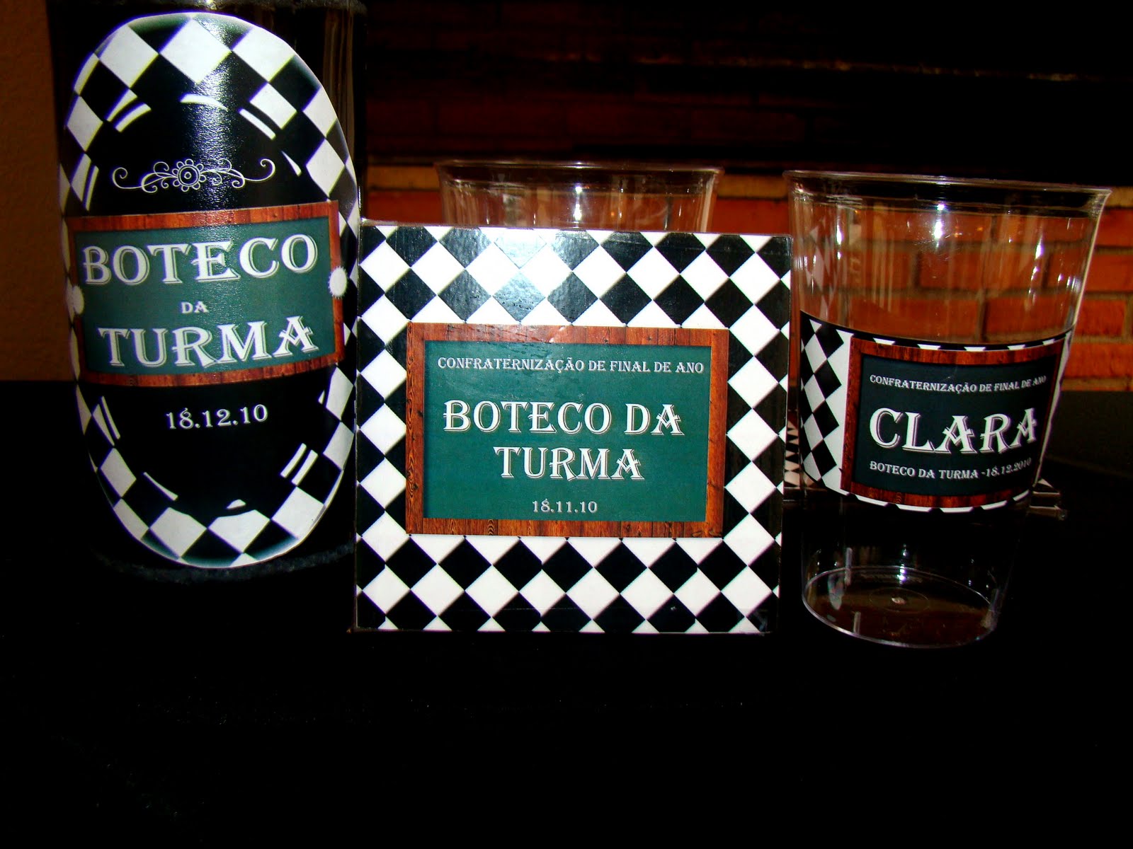decoracao festa boteco personalizada:Olha o conjuntinho que fofo… garrafa, copo e porta-copo…. tudo decoracao festa boteco personalizada:Olha o conjuntinho que fofo… garrafa, copo e porta-copo…. tudo