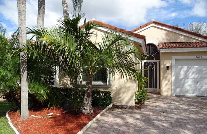 Marilyn's Recent sale: WINSTON TRAILS, Lake Worth: Home in country club with no mandatory dues/fees