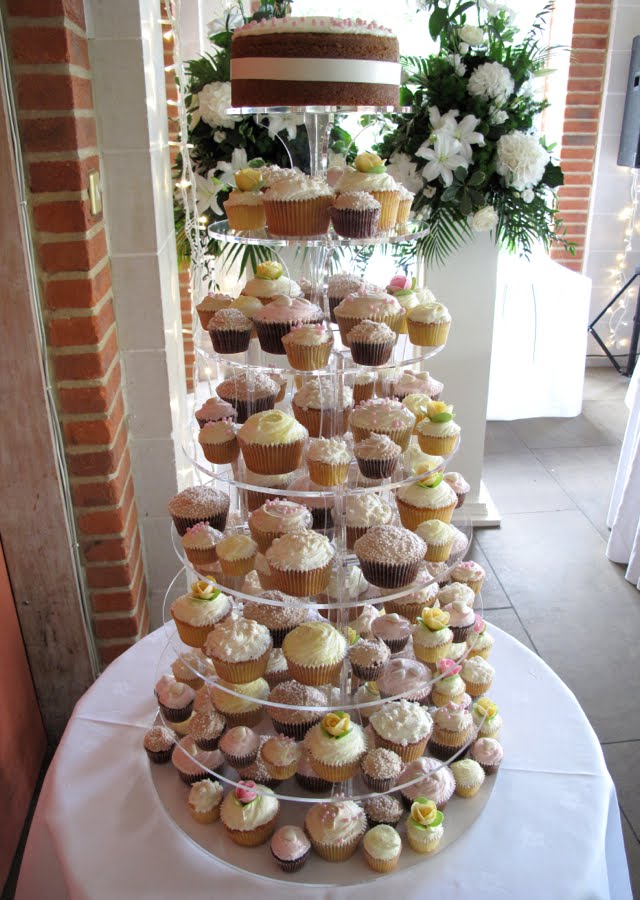 Summer wedding cupcake towers Here 39s a couple of recent summery wedding