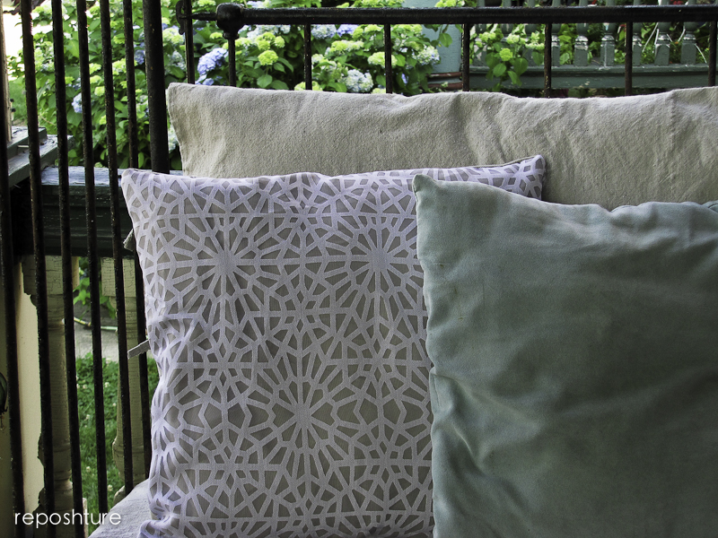 Reposhture Studio How to make an easy, elastic cushion cover