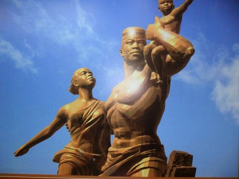 TROPICALIZER Le monument de la renaissance africaine à Dakar