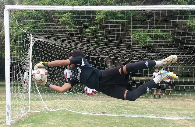 10 PORTEROS  BUSCAN TITULARIDAD EN LA PATRIOTICA U-15