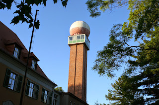 ehemaliger Wetterradarturm des Meteorologischen Dienstes der DDR mit 38 Meter Höhe ehemaliger Wetterradarturm des Meteorologischen Dienstes der DDR mit 38 Meter Höhe