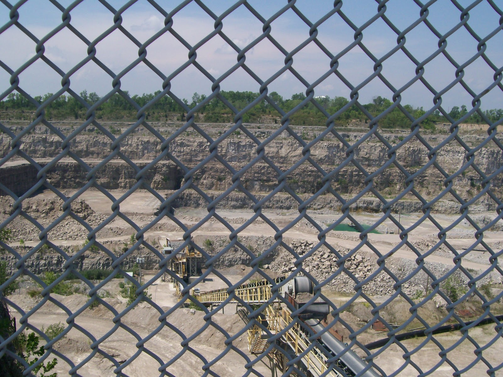 Rockhounding Around Fossil Park, Sylvania Ohio