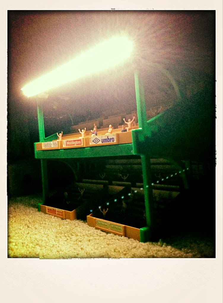 Subbuteo+Grandstand+LED+Lights.JPG