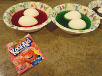 How to Dye Eggs on the Cheap with Koolaid http://muttnut.blogspot.com/