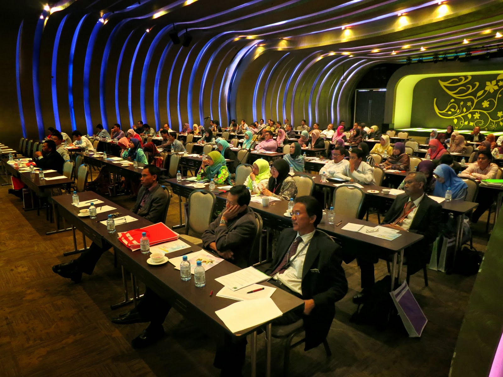 York City Forum attendees participating in a concurrent session on GIS and urban planning