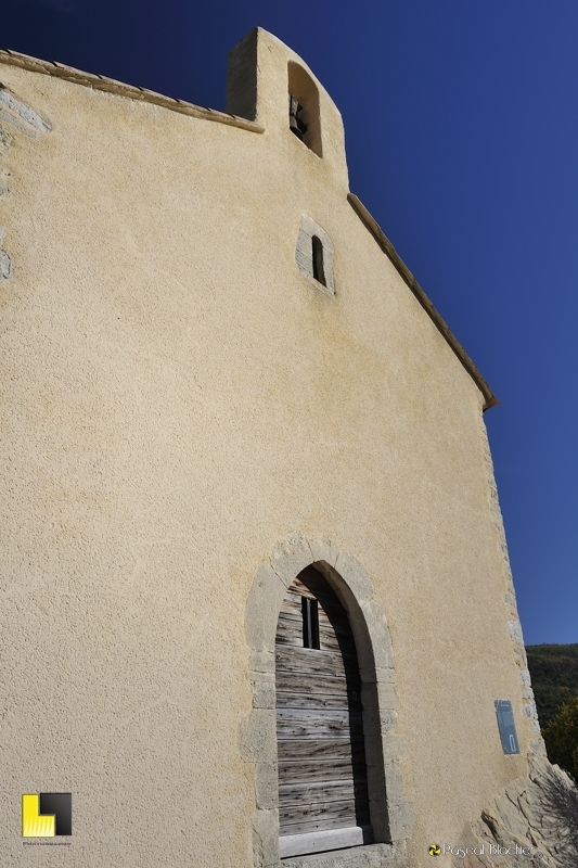 façade de la chapelle de saint jean d'Ollon photo pascal blachier