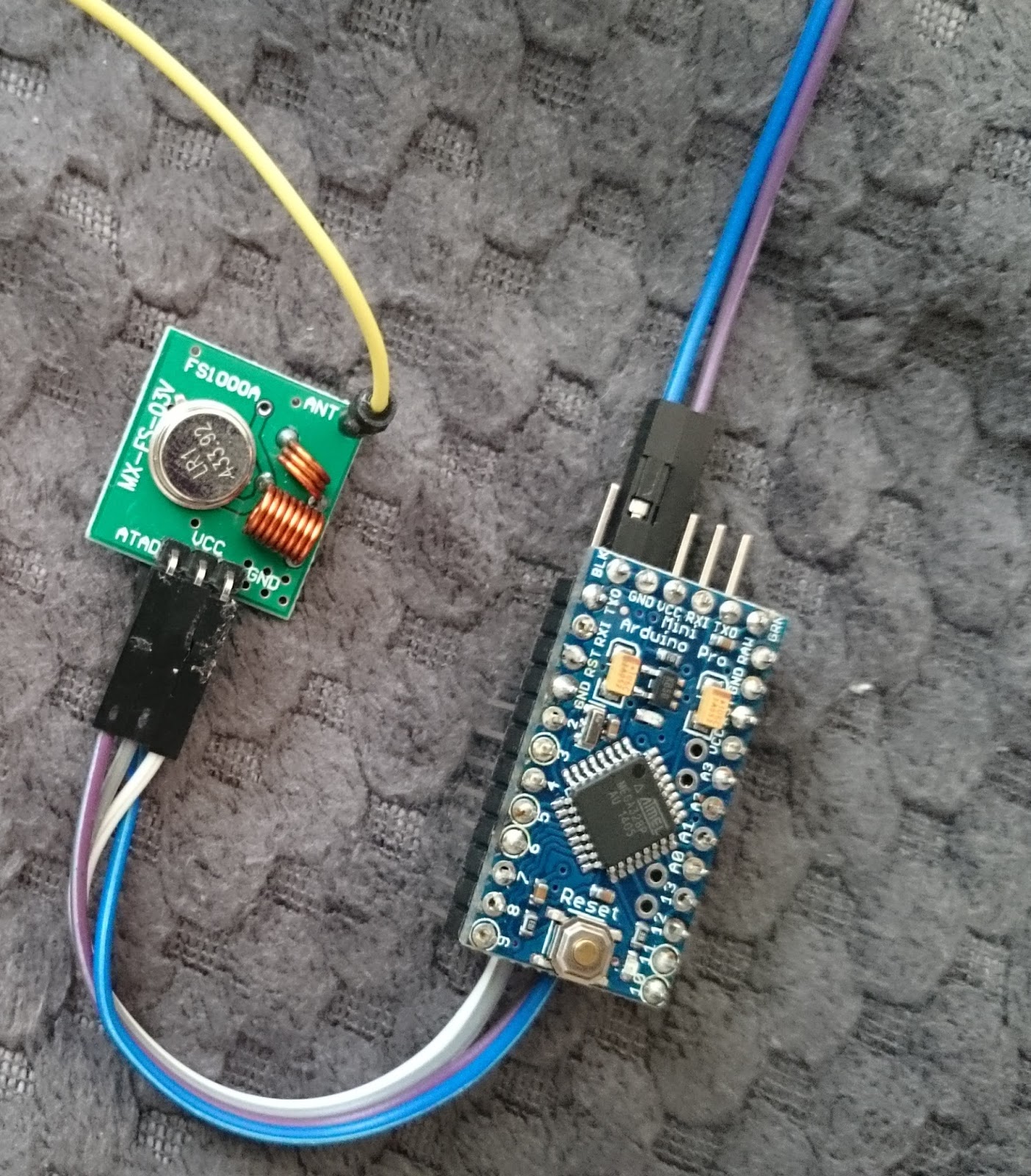 Learn on the fly A simple UHF beacon for fox hunt or lost rc model
