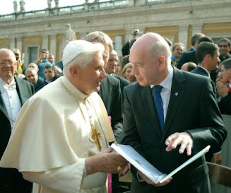 President of the Federation, Mr Leo Darroch, meets Pope Benedict XVI in 2011.