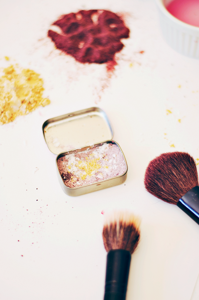 How To Make Your Own Natural Powdered Blush