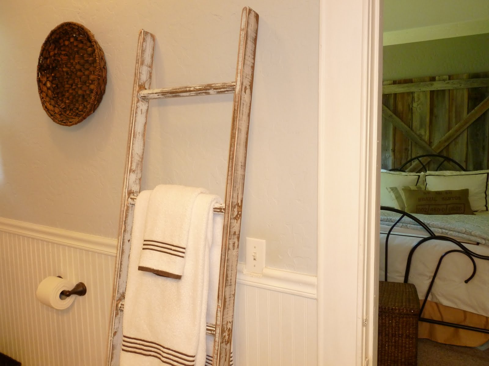 vintage home love: Build a "Vintage" Ladder