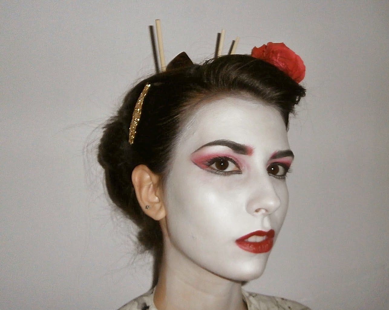 Halloween inspirationGeisha makeup BEAUTY FINE PRINT