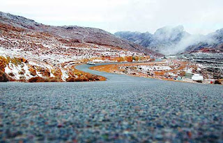 نقره لتكبير أو تصغير الصورة ونقرتين لعرض الصورة في صفحة مستقلة بحجمها الطبيعي