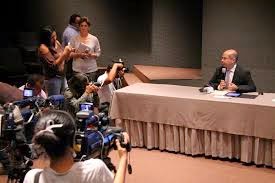 Chistes de políticos - Conferencia de prensa. Chiste de políticos