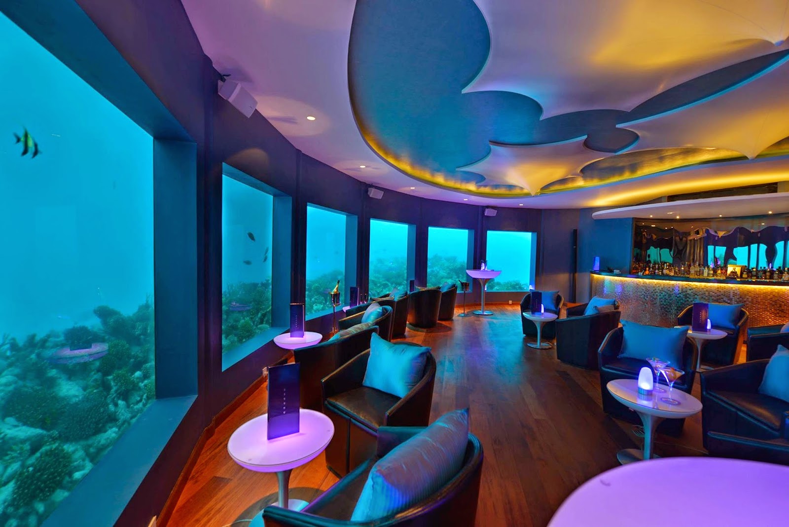 Nhà hàng dưới nước huyền ảo tại Maldives 7