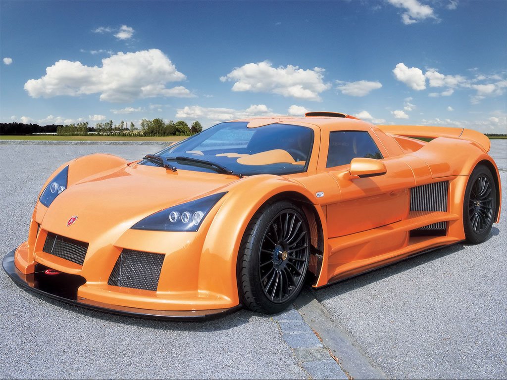 Gumpert Apollo car to ride