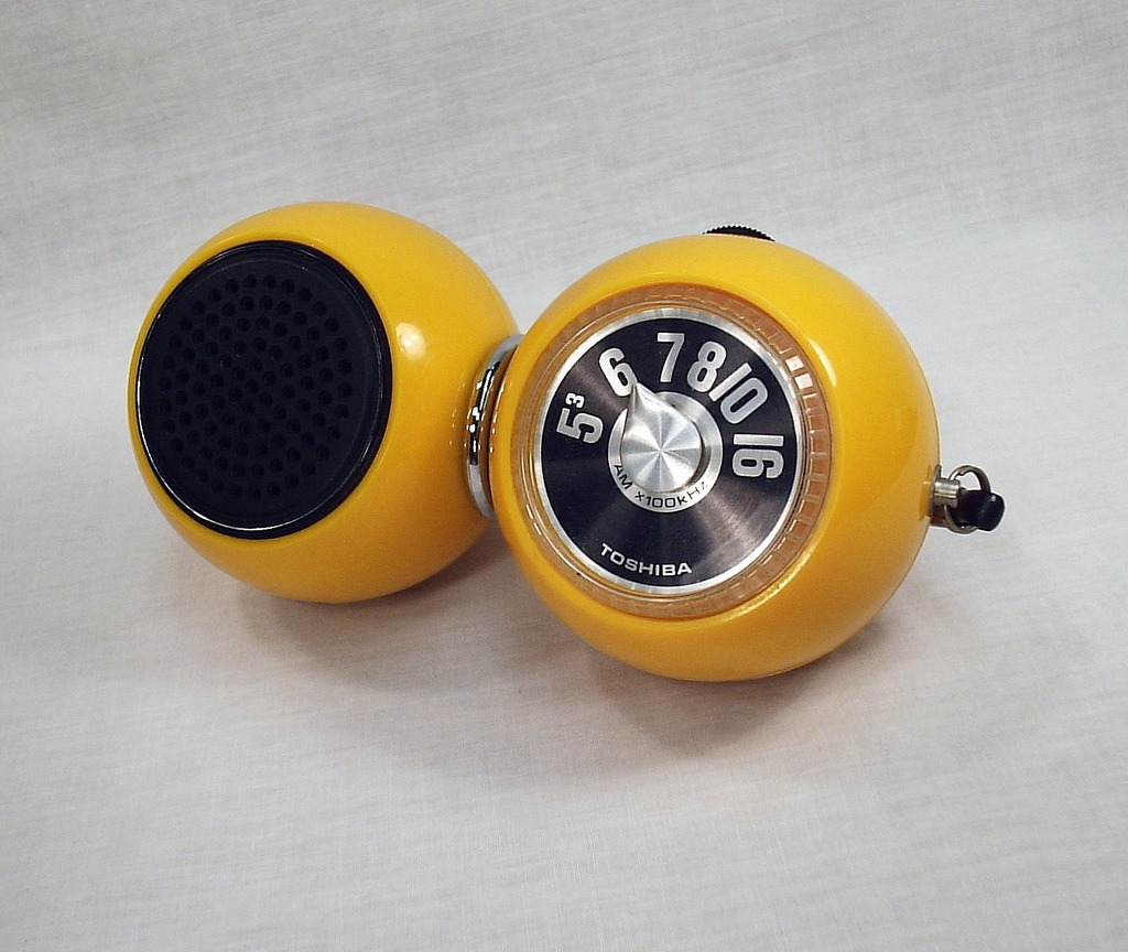 EARLY '70S RADIO Early '70s Transistor Radios