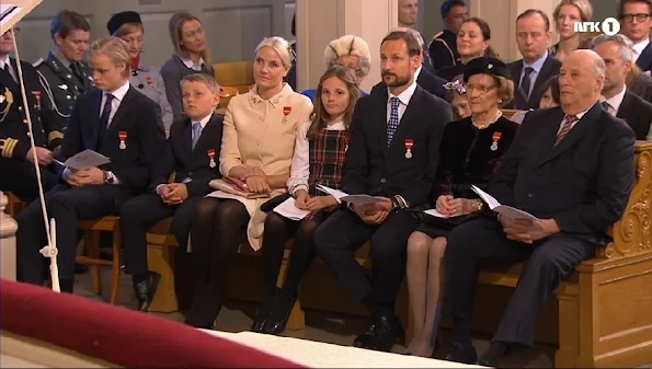 King Harald and Queen Sonja, Crown Prince Haakon, Crown Princess Mette Marit and their children Ingrid Alexandria, Sverre Magnus, Princess Märtha Louise, Ari Behn, King Gustaf of Sweden and his wife Queen Silvia, and Queen Margrethe of Denmark.