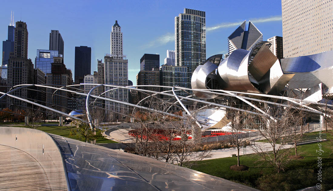 Public Art in Chicago Millennium Park [The BP Pedestrian Bridge by