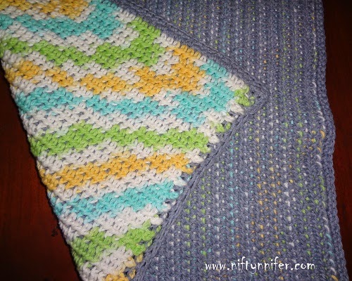 http://www.niftynnifer.com/2014/07/free-crochet-pattern-reversible-dish-mat.html