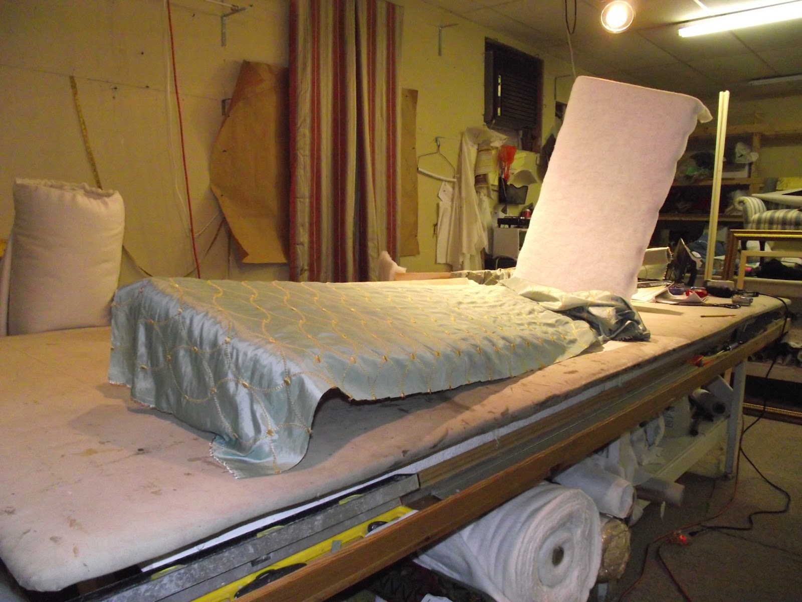 Gantt's Decorating How to make a corner upholstered cornice board