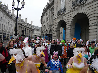 vestiti carnevale low cost adulti
