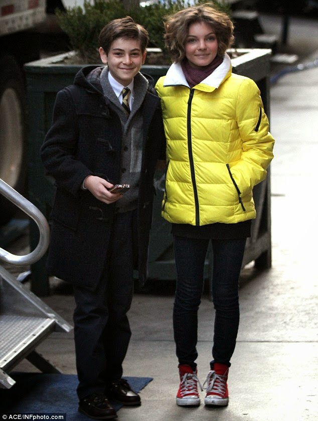 David Mazouz y Camren Bicondova en el rodaje de Gotham David Mazouz y Camren Bicondova en el rodaje de Gotham