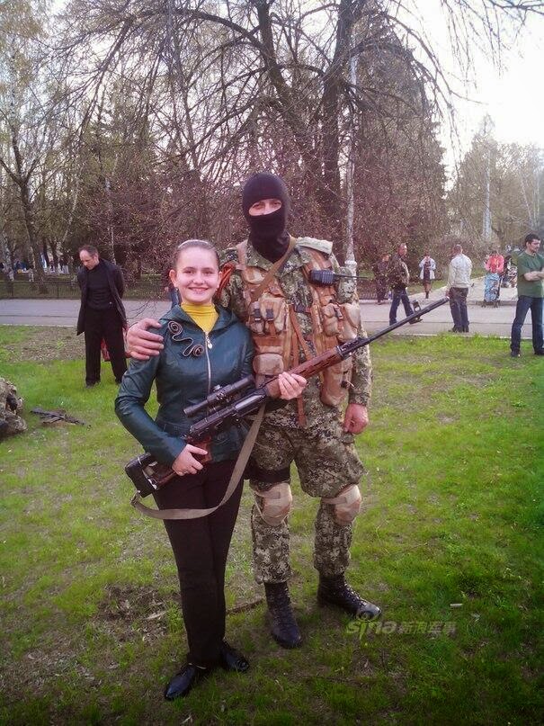 مشاهد من الحرب في اوكرانيا  Russian+rebels+2