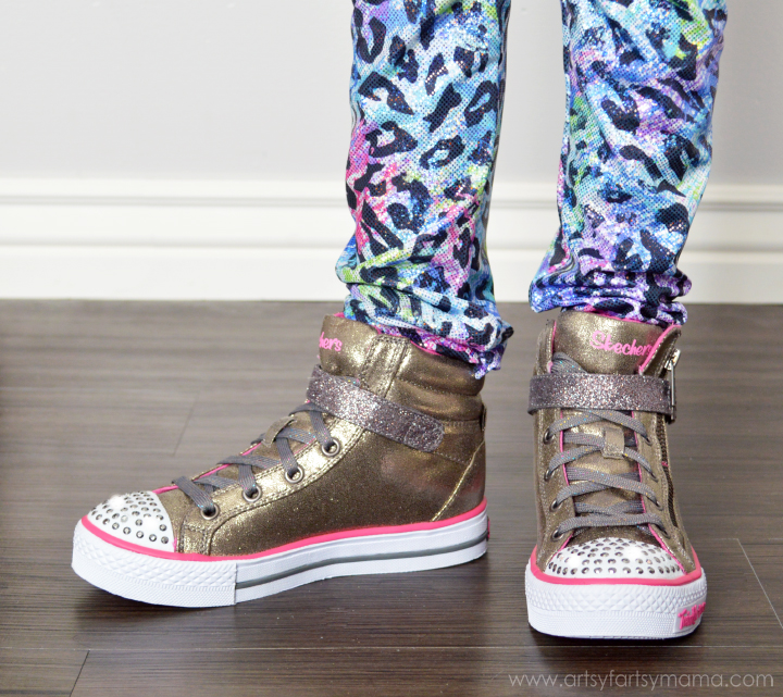 Easy to Sew Leggings Tutorial and Winter Shoe Shopping at artsyfartsymama.com #ohsofamous