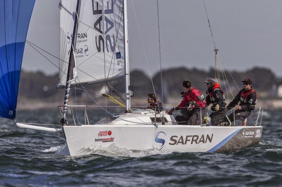 Morgan Lagravière et son Team vainqueurs du Spi Ouest France en J80. Morgan Lagravière et son Team vainqueurs du Spi Ouest France en J80.