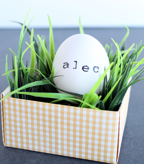 Stamped Egg Place Cards for Spring and Easter by Love Grows Wild www.lovegrowswild.com #easter #spring #decor
