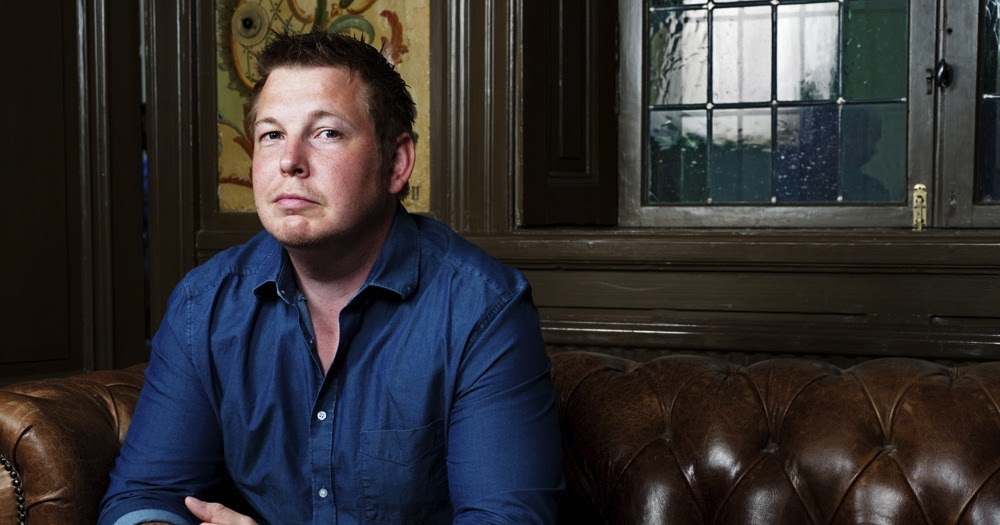 Off-the-Shelf Books: AUTHOR IN THE SPOTLIGHT - Fredrik Backman