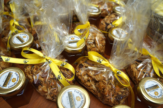 Hardly Housewives: A Bee-Themed Baby Shower