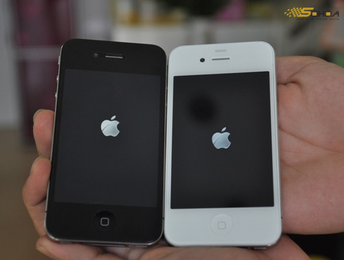 white iphone vs black iphone 4. WHITE IPHONE 4 VS BLACK IPHONE