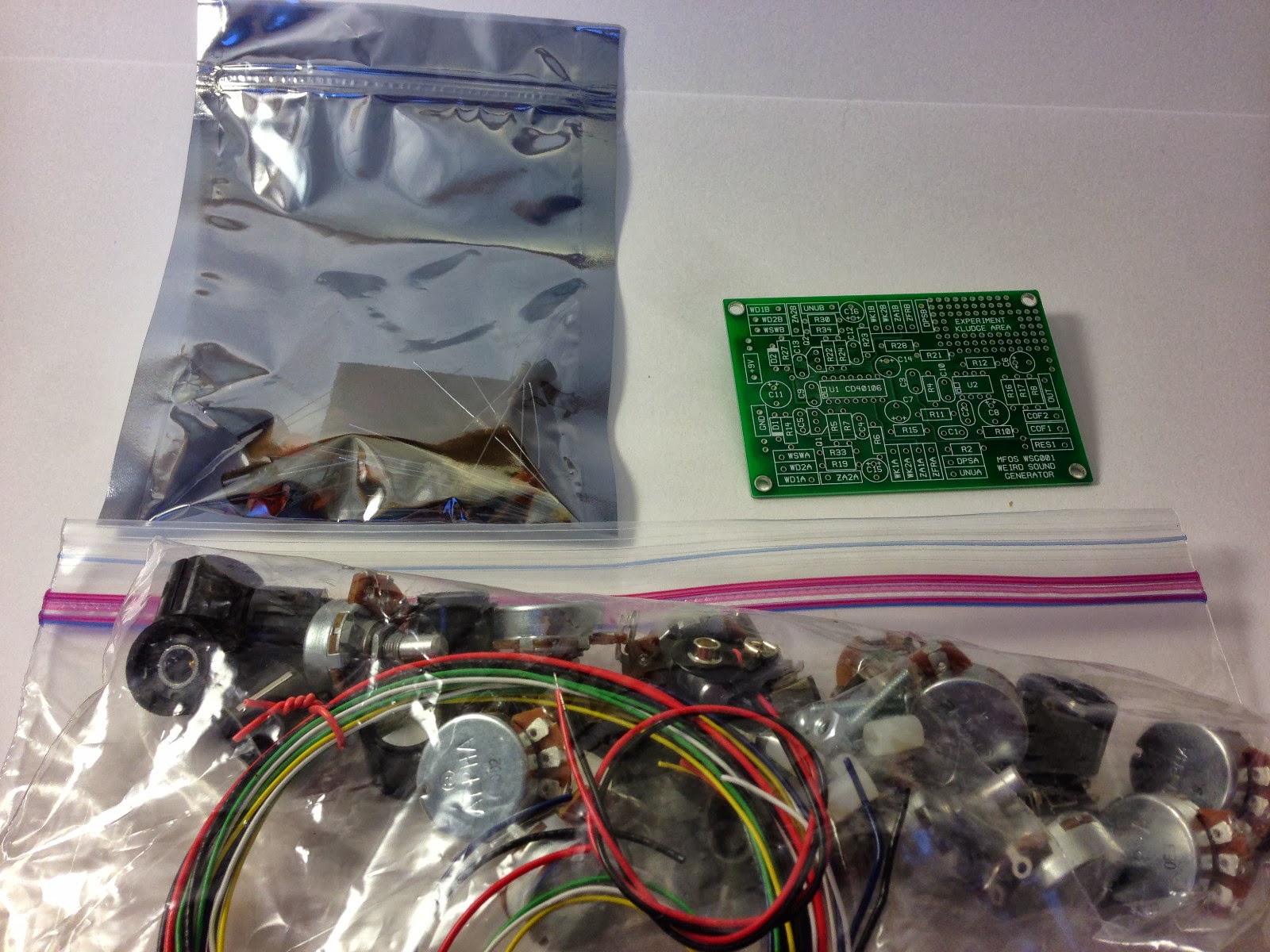 MATRIXSYNTH: MFOS Weird Sound Generator (DIY SYNTH) Kit