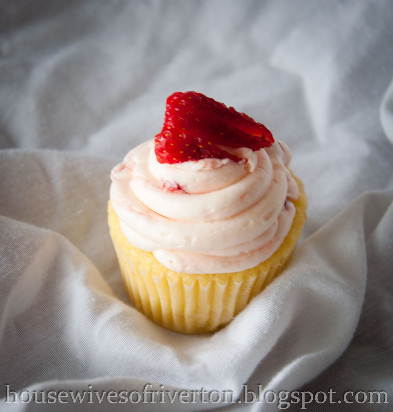 Strawberry Lemonade Cupcakes Cupcake of the Month Housewives of