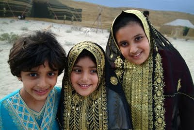 kuwait traditional dress clothes kuwaiti ramadan children hotspots travel