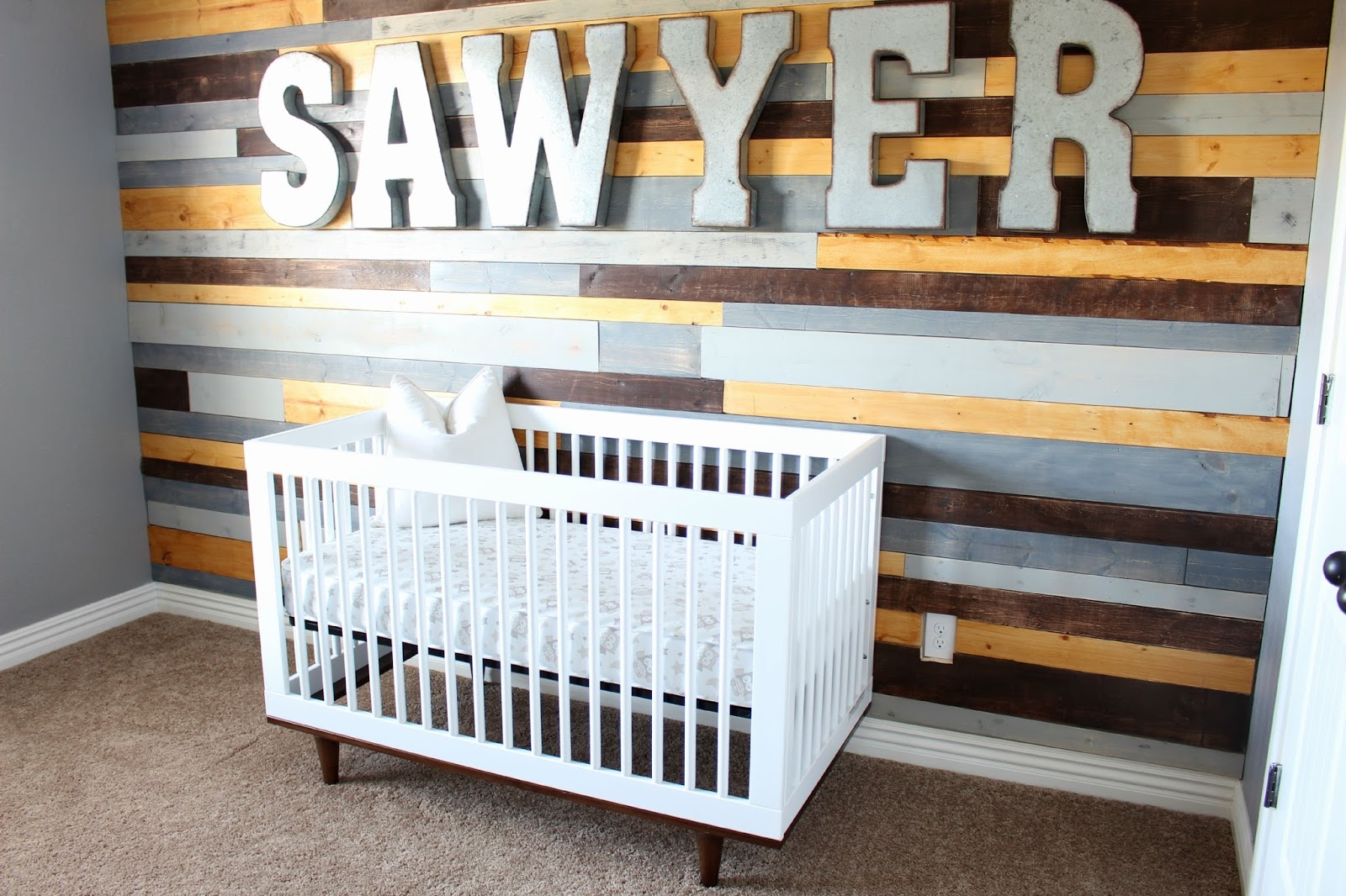 Rose & Co Blog DIY Wood Pallet Wall (EXCITING NURSERY SNEAK PEAK!)