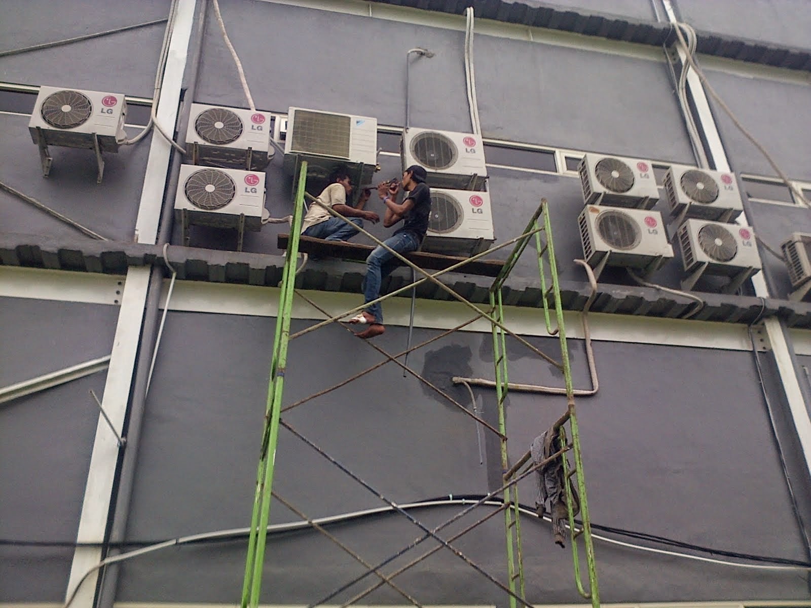 Jasa Service AC Surabaya Sidoarjo T081230666707 085100999984