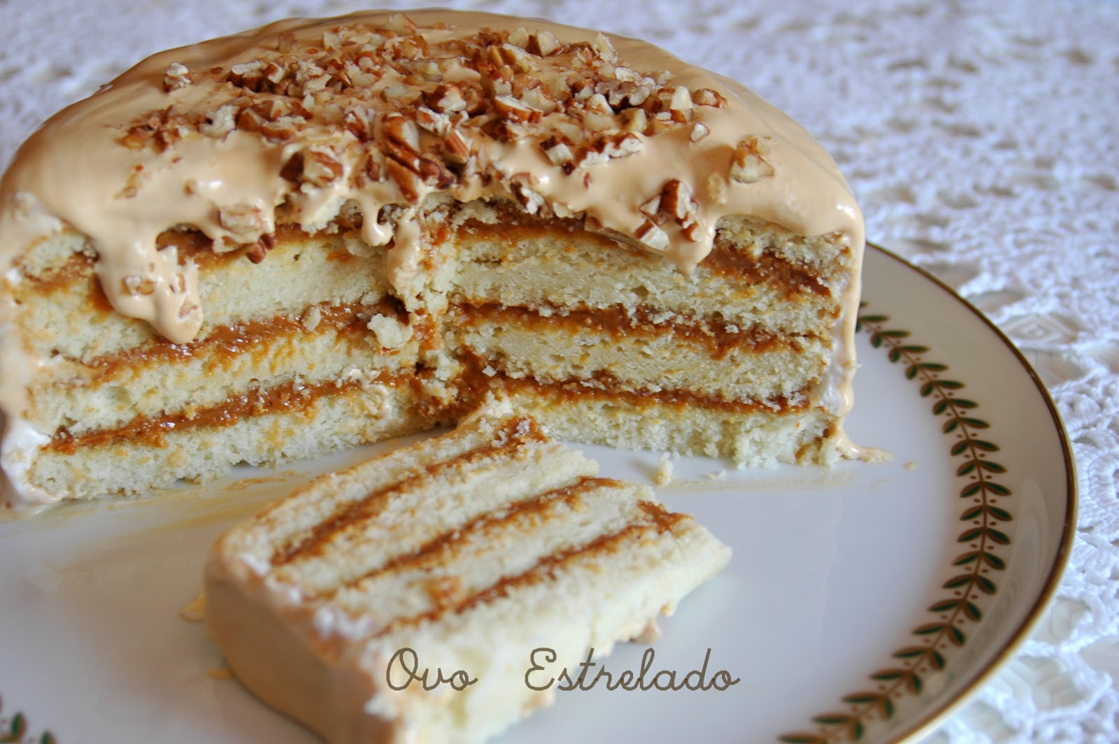 Ovo Estrelado Bolo de Baunilha e Doce de Leite