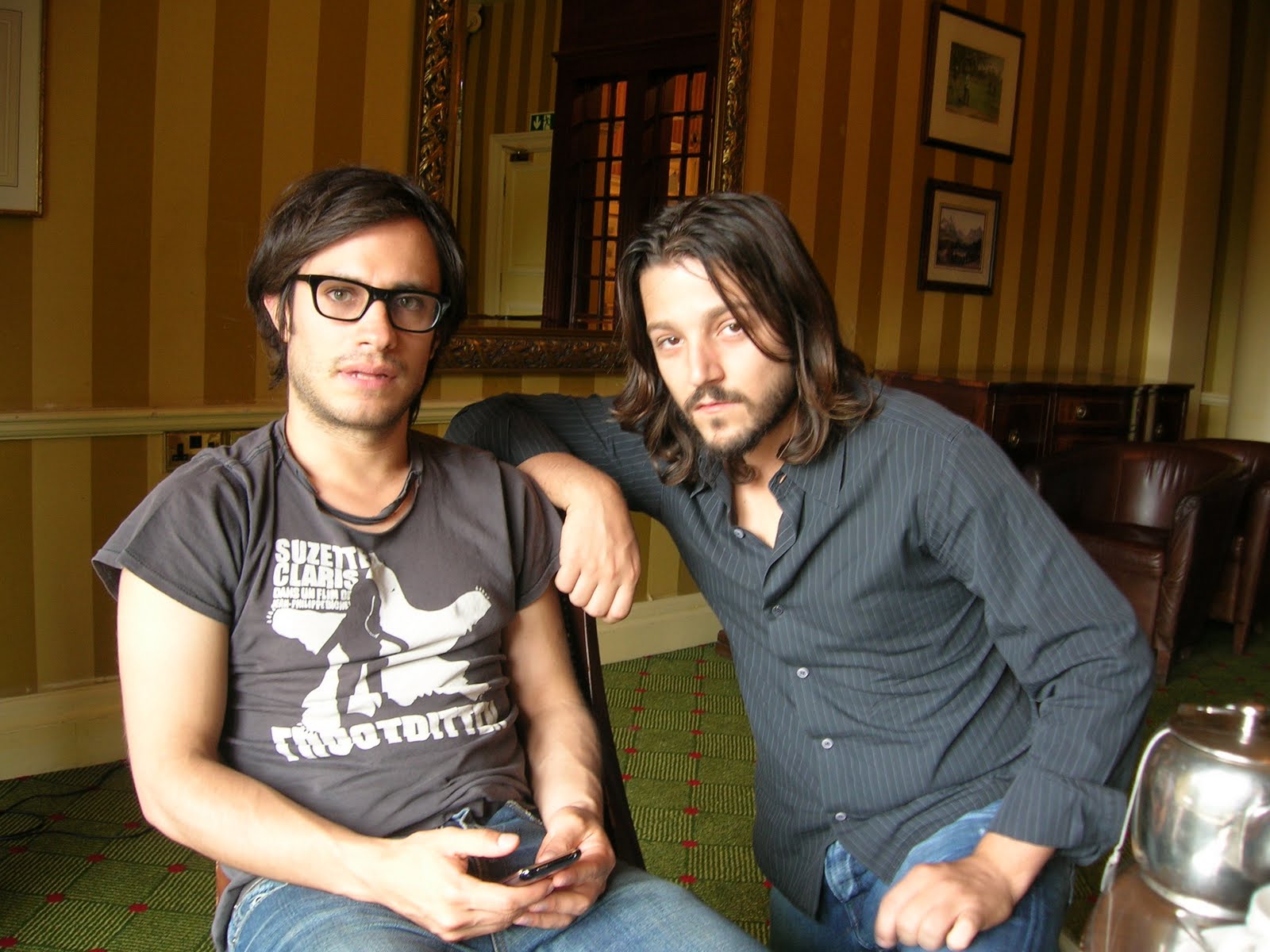 http://1.bp.blogspot.com/-Y_s5c-Y9Q4o/T2QVU8tJwxI/AAAAAAAABSk/3MS7pk393nw/s1600/Gael-Garcia-Bernal-and-Diego-Luna-gael-garcia-bernal-24741270-1600-1200.jpg