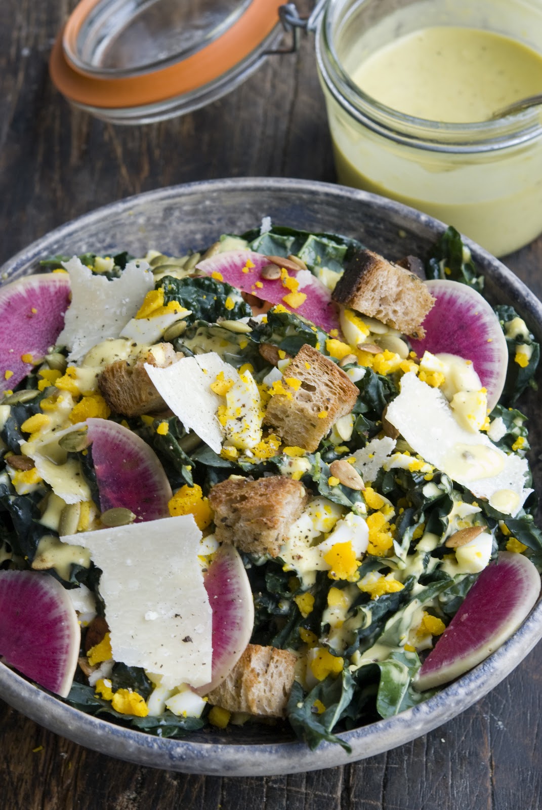 Place the anchovies and garlic in a mortar and pound with a pestle to