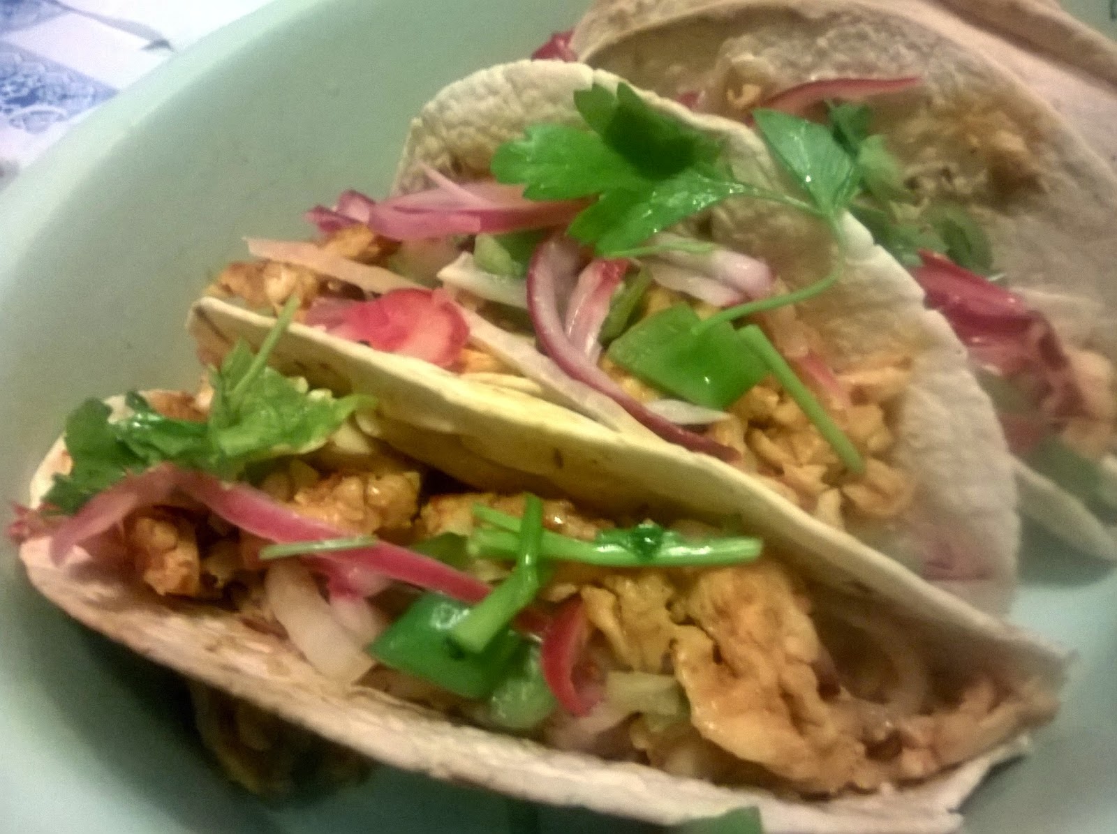 Tacos di pesce con salsa