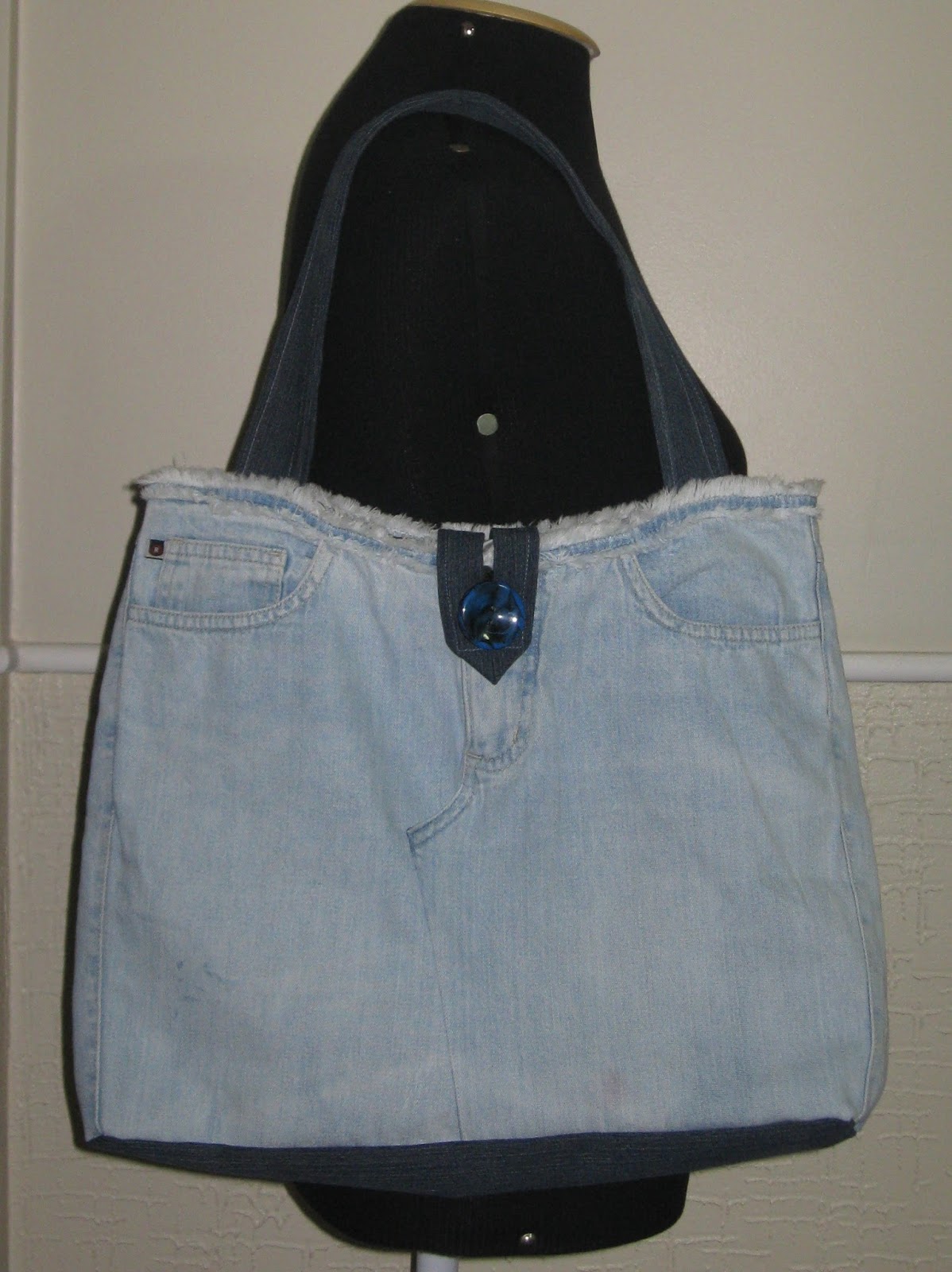 bolsas feitas com pernas de calça jeans