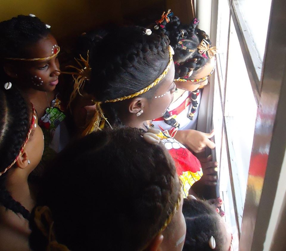 La mariée et ses jeunes sœurs, coutume   Omyene/Gabon
